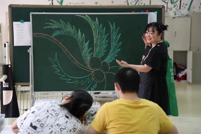 “幸福成都 美在文明”｜“万里挑一”的相逢 这场公益画展令人动容