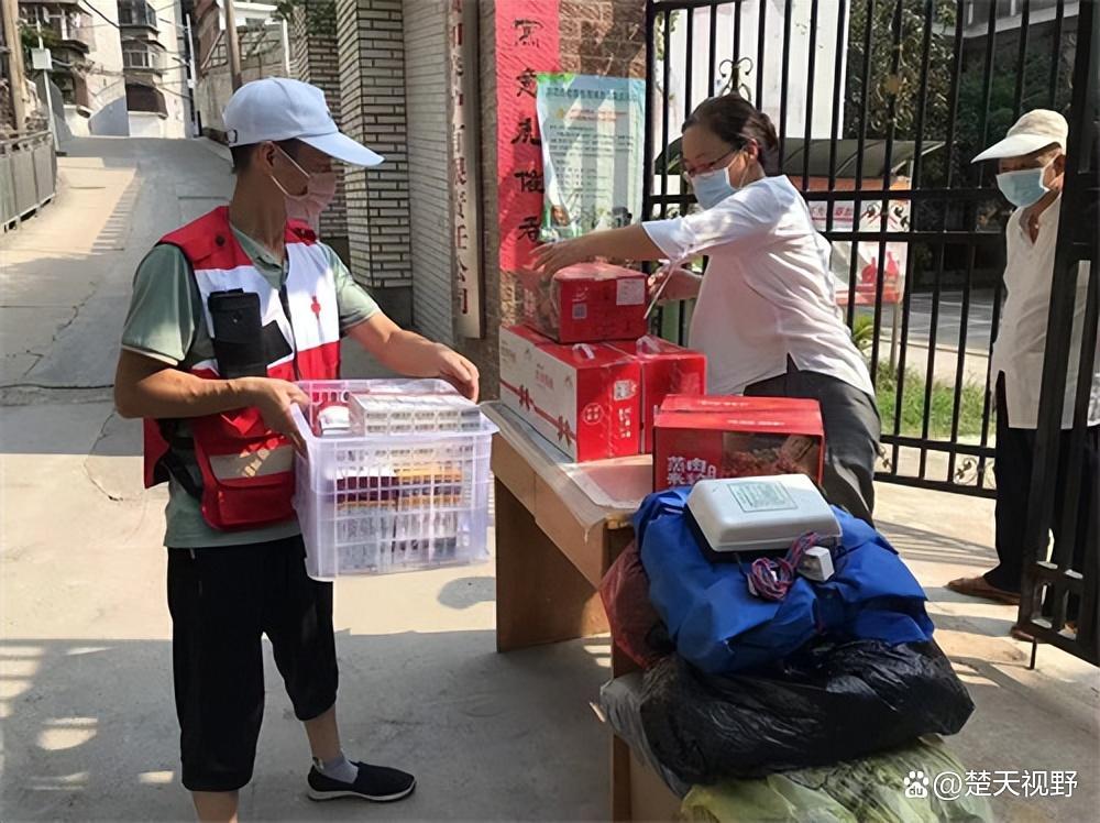情暖金秋 温情敬老 鄂州市红十字心泉志愿服务队走进六合敬养老院