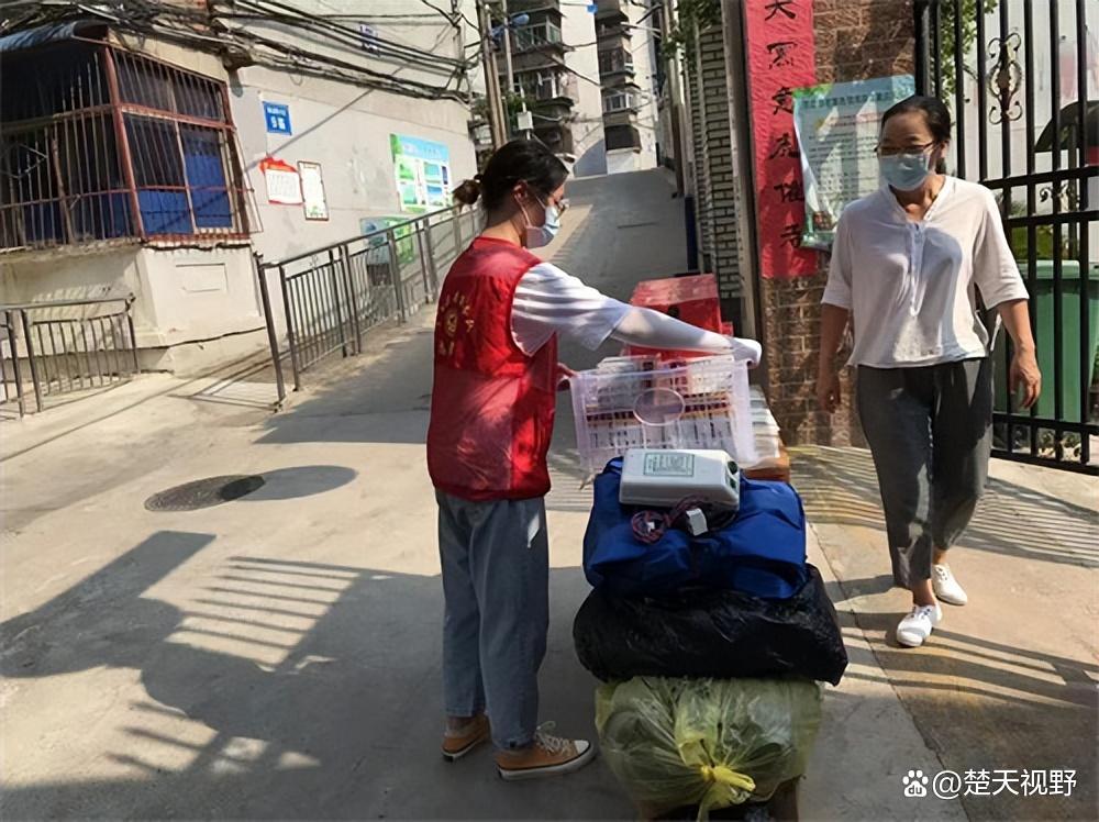 情暖金秋 温情敬老 鄂州市红十字心泉志愿服务队走进六合敬养老院